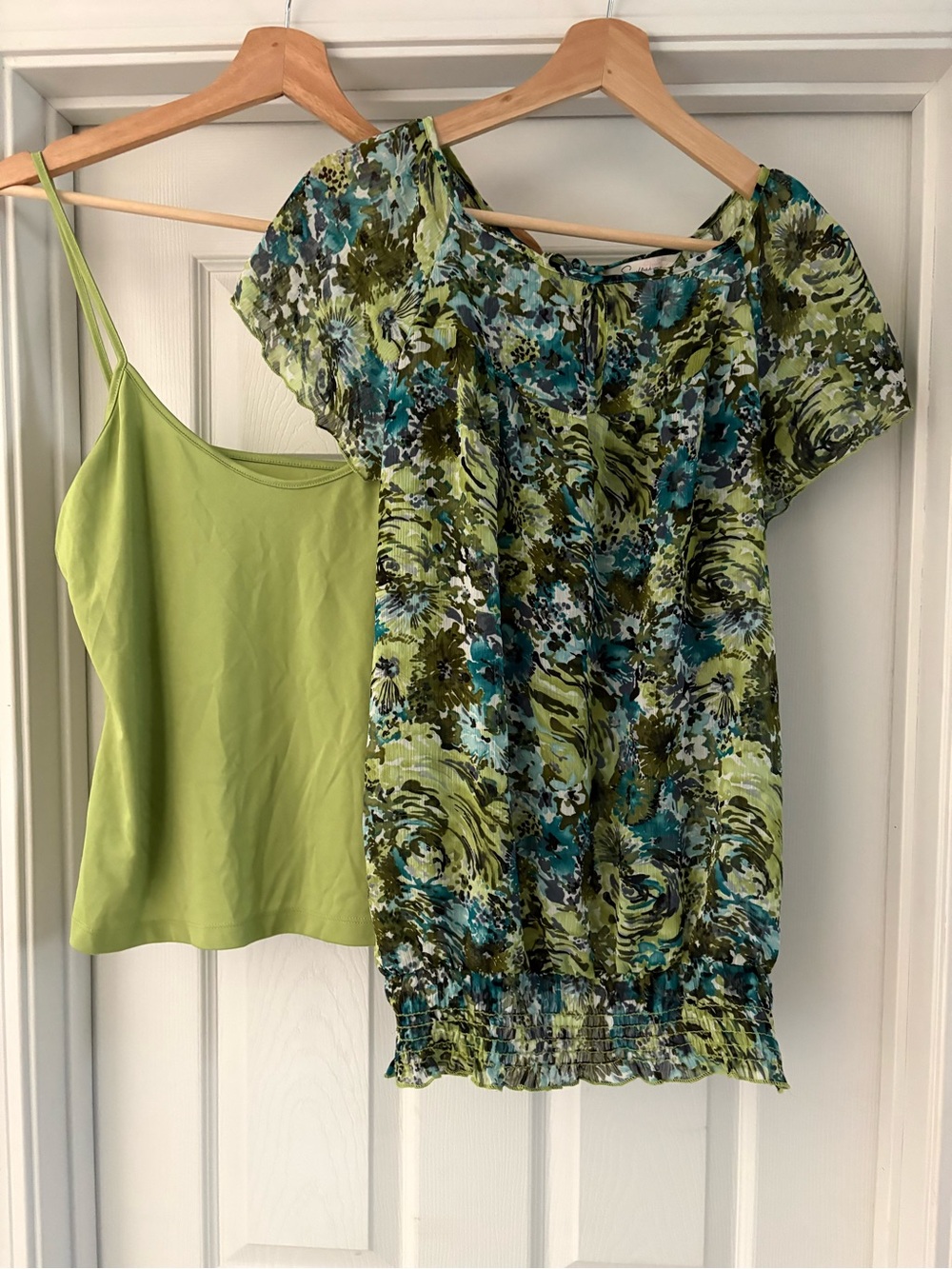 Junior’s XL Speeckless Printed Blouse with a Green Spaghetti Strap Tank Top